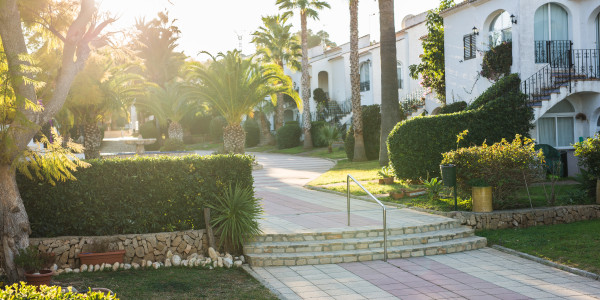 Compraventa de Inmuebles en Sarrión · Villas