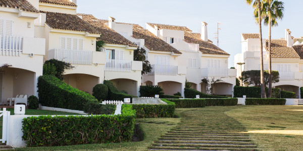 Compraventa de Inmuebles en Sarrión · Adosados