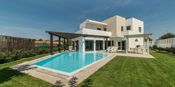 Inversores, Intermediarios, Agentes y Brokers Inmobiliarios en Sarrión · Villas